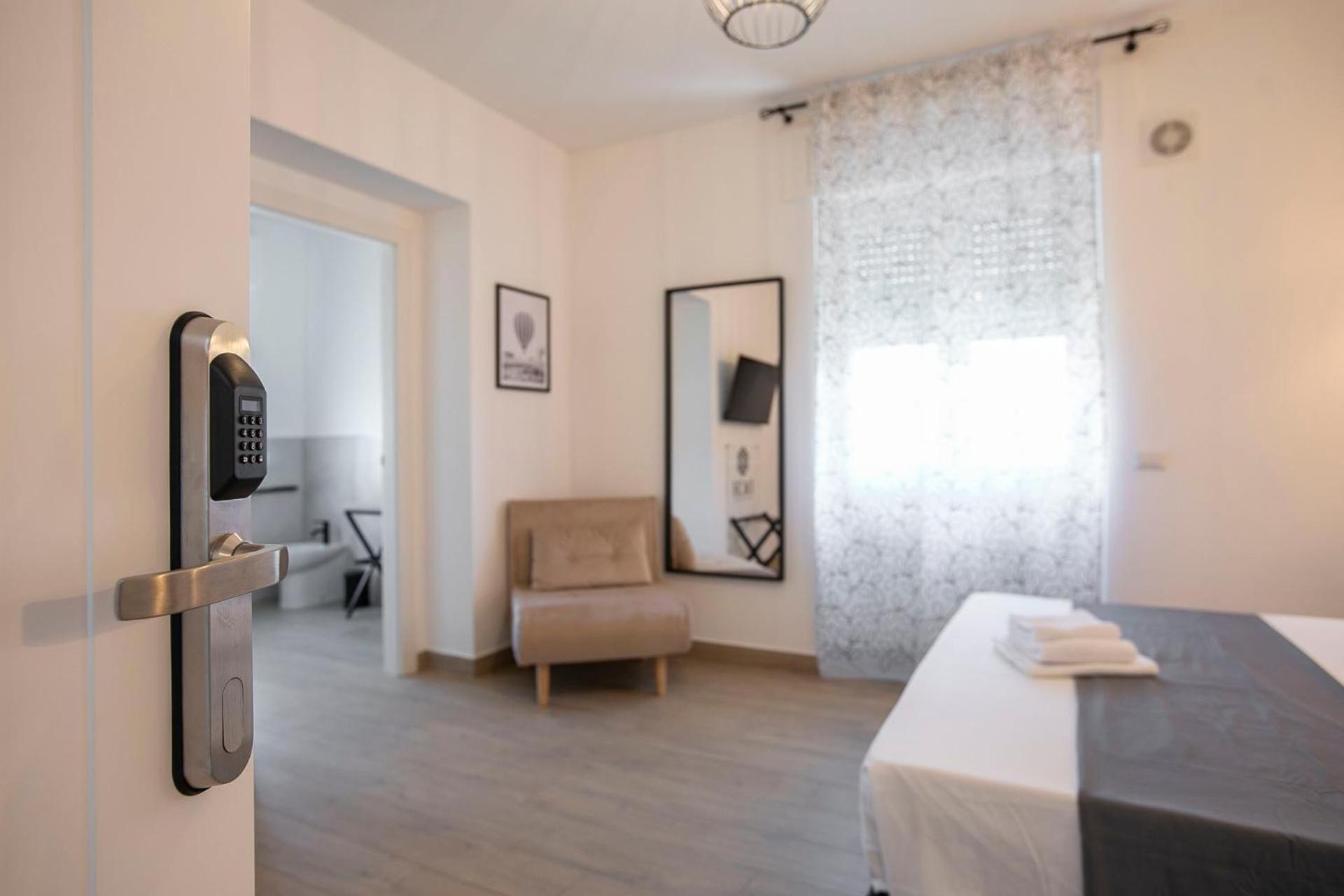 Domina Guest House Фьюмичино Экстерьер фото
