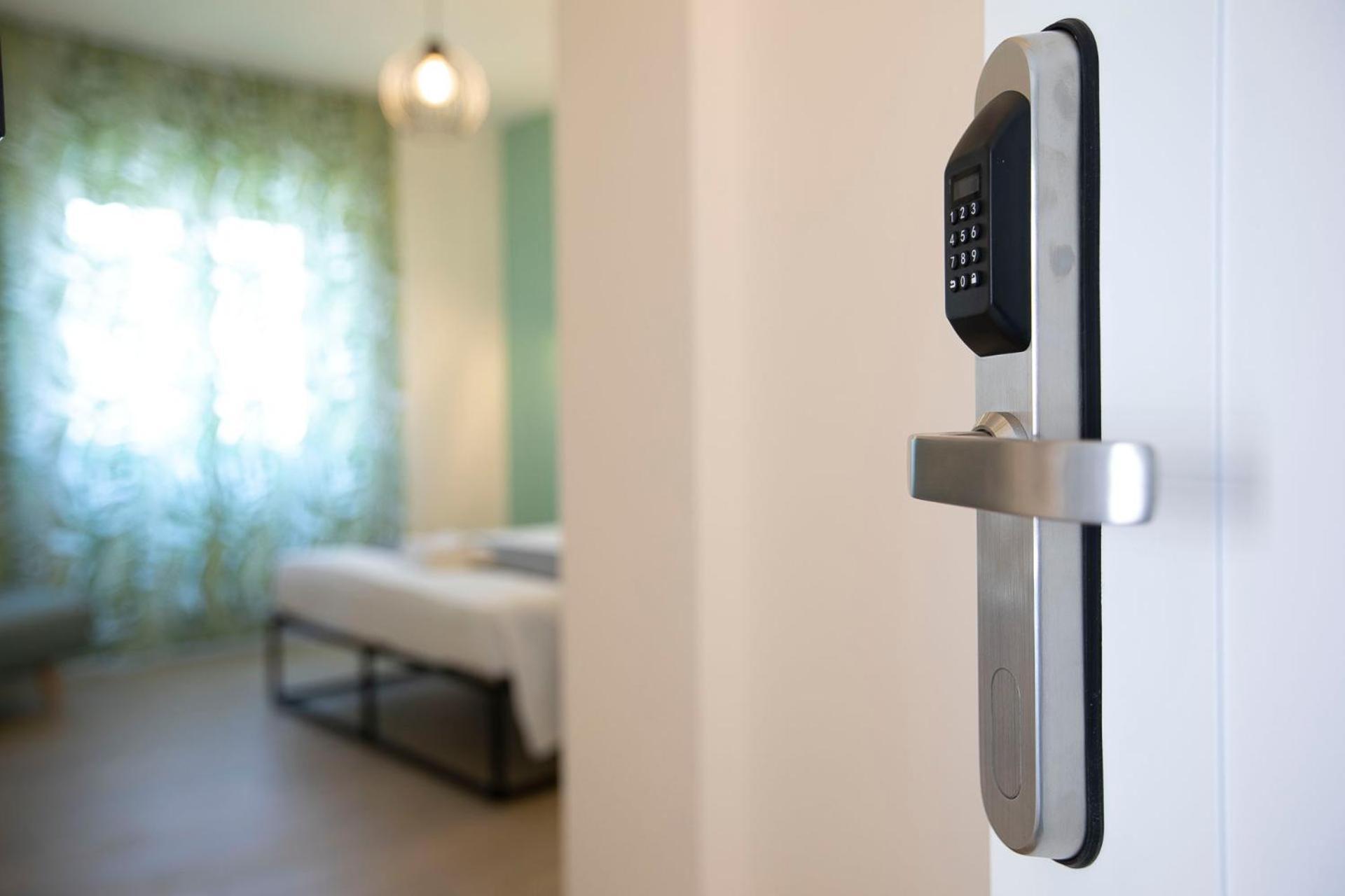 Domina Guest House Фьюмичино Экстерьер фото